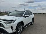 Toyota RAV4 2020 года за 21 500 000 тг. в Жезказган – фото 2