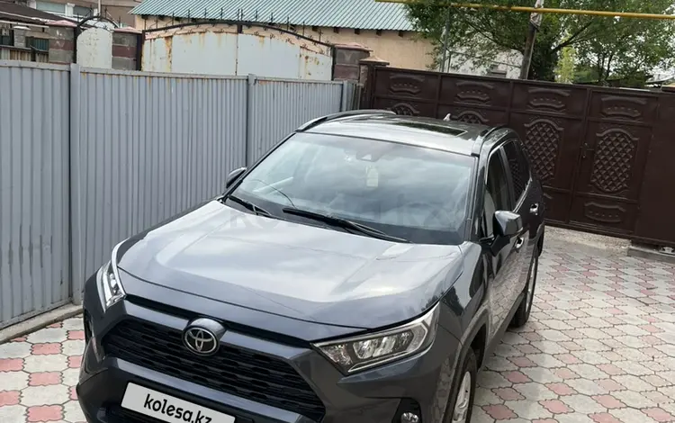 Toyota RAV4 2021 года за 21 000 000 тг. в Алматы