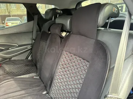 Hyundai Santa Fe 2014 года за 8 500 000 тг. в Актобе – фото 13