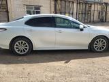 Toyota Camry 2021 года за 12 500 000 тг. в Уральск – фото 3