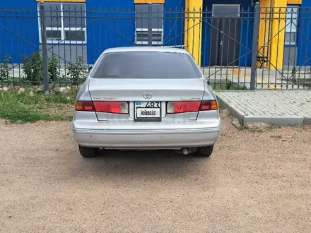 Toyota Camry 2001 года за 3 000 000 тг. в Тараз – фото 2