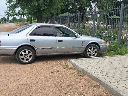 Toyota Camry 2001 года за 3 000 000 тг. в Тараз – фото 3