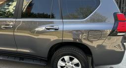 Toyota Land Cruiser Prado 2019 года за 19 000 000 тг. в Алматы – фото 3