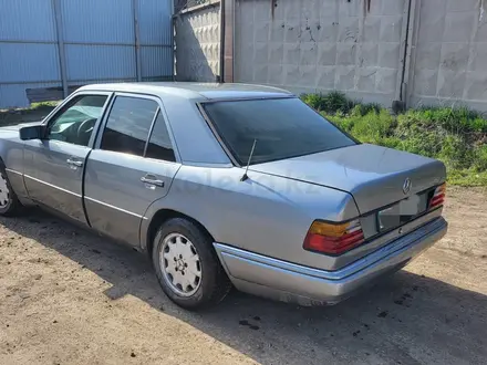 Mercedes-Benz E 230 1991 года за 1 200 000 тг. в Караганда – фото 2