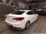 Hyundai Elantra 2019 года за 9 600 000 тг. в Жанаозен – фото 4