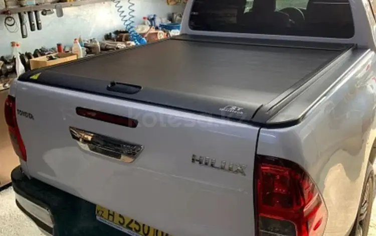 Шторка(жалюзи) на багажник HILUX 2017-2023 за 400 000 тг. в Алматы