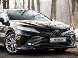 Toyota Camry 2021 года за 17 900 000 тг. в Алматы – фото 2