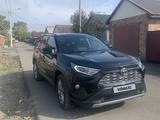 Toyota RAV4 2021 года за 14 400 000 тг. в Экибастуз