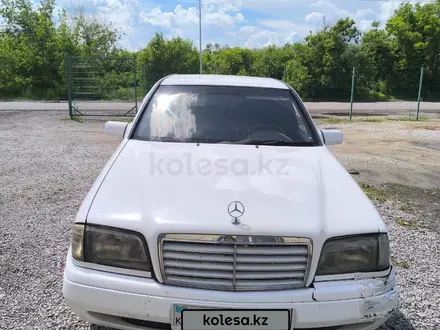 Mercedes-Benz C 220 1994 года за 1 350 000 тг. в Караганда – фото 2