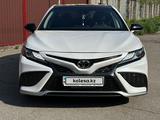 Toyota Camry 2021 года за 15 200 000 тг. в Алматы – фото 2