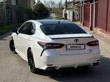 Toyota Camry 2021 года за 15 200 000 тг. в Алматы – фото 3