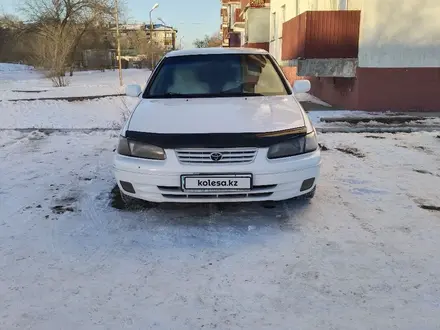 Toyota Camry 1998 года за 3 600 000 тг. в Талдыкорган – фото 2