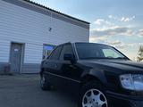 Mercedes-Benz E 300 1993 года за 1 800 000 тг. в Жезказган – фото 2