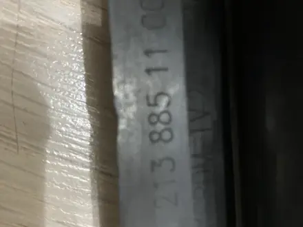 W213 238 дефлектор решетки радиатора за 24 000 тг. в Астана – фото 3