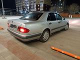 Mercedes-Benz E 200 1997 года за 2 100 000 тг. в Петропавловск – фото 3