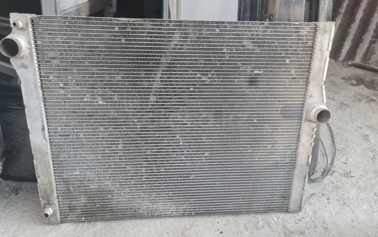 Основной радиатор на бмв ф01 ф02 bmw f01 f02 за 150 000 тг. в Алматы