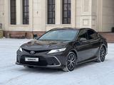 Toyota Camry 2023 года за 18 000 000 тг. в Караганда