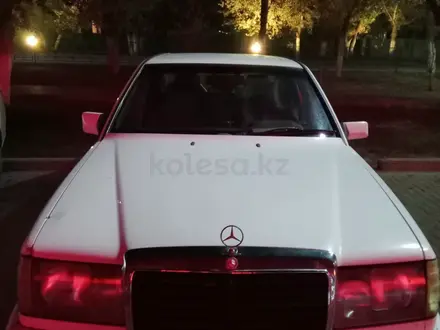 Mercedes-Benz E 200 1986 года за 750 000 тг. в Сарань – фото 22