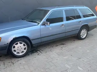 Mercedes-Benz E 230