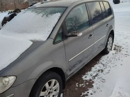 Volkswagen Touran 2008 года за 2 500 000 тг. в Балхаш – фото 3