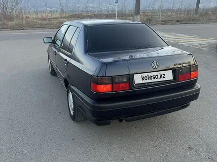 Volkswagen Vento 1995 года за 2 550 000 тг. в Алматы – фото 9