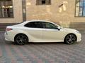 Toyota Camry 2020 года за 9 200 000 тг. в Алматы – фото 7