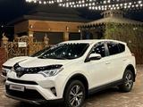 Toyota RAV4 2018 года за 10 900 000 тг. в Алматы