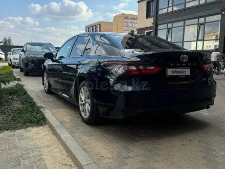 Toyota Camry 2021 года за 9 200 000 тг. в Уральск – фото 6