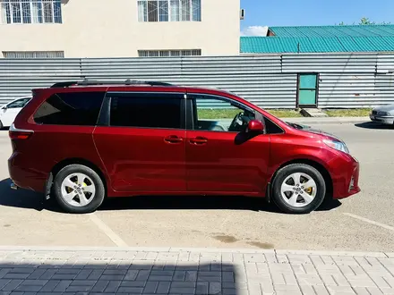 Toyota Sienna 2018 года за 10 000 000 тг. в Астана – фото 4