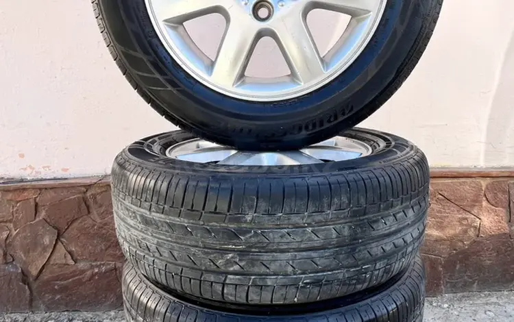 Комплект Шины (Bridgestone) и Диски (Toyota) за 130 000 тг. в Шымкент