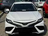 Toyota Camry 2020 года за 10 500 000 тг. в Актобе – фото 2