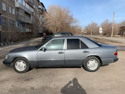 Mercedes-Benz E 230 1991 года за 1 600 000 тг. в Караганда – фото 4