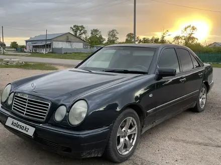 Mercedes-Benz E 320 1997 года за 2 650 000 тг. в Астана – фото 4