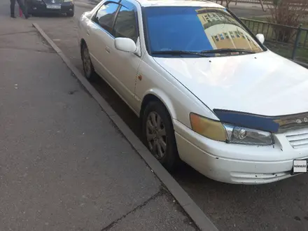 Toyota Camry 1998 года за 3 950 000 тг. в Алматы – фото 2