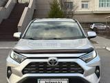 Toyota RAV4 2020 года за 14 000 000 тг. в Астана – фото 2
