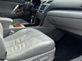 Toyota Camry 2010 года за 9 000 000 тг. в Актобе – фото 2