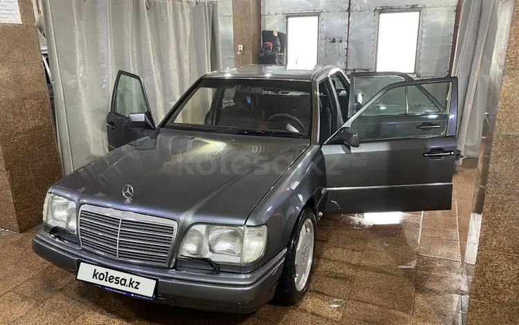 Mercedes-Benz E 220 1995 года за 3 750 000 тг. в Алматы