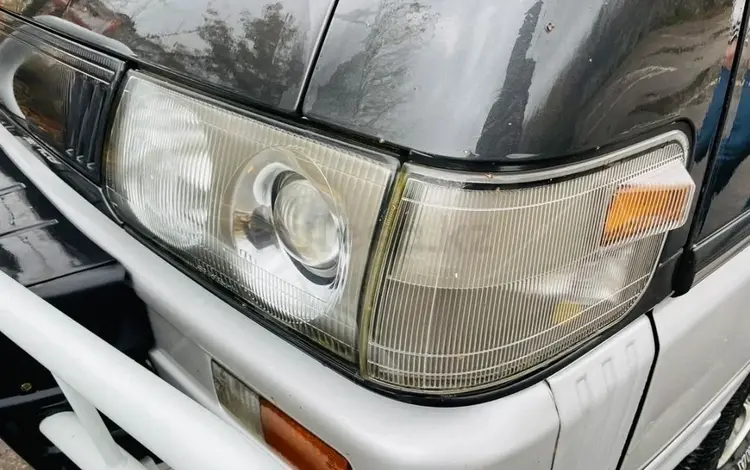 Фара Делика квадрат Фары Mitsubishi Delica за 30 000 тг. в Алматы