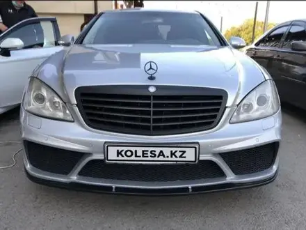 Передний бампер для w221 дорестайлинг Mercedes Benz S Class за 130 000 тг. в Алматы – фото 6