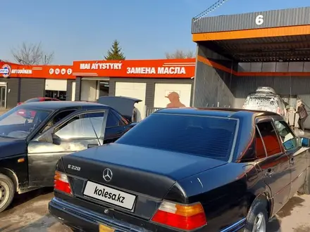 Mercedes-Benz E 200 1993 года за 1 200 000 тг. в Алматы – фото 5