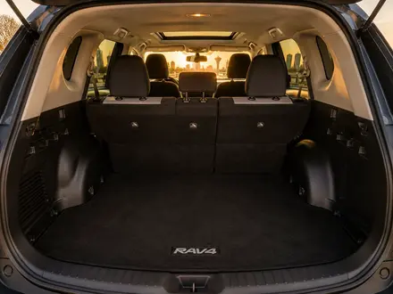 Toyota RAV4 2018 года за 11 500 000 тг. в Алматы – фото 8
