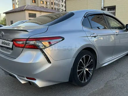 Toyota Camry 2018 года за 10 900 000 тг. в Астана – фото 13