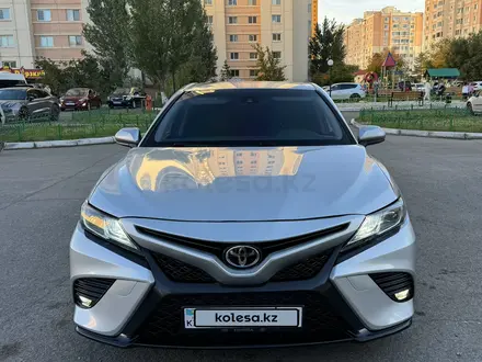 Toyota Camry 2018 года за 10 900 000 тг. в Астана – фото 2