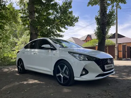Hyundai Accent 2022 года за 7 654 321 тг. в Караганда – фото 2
