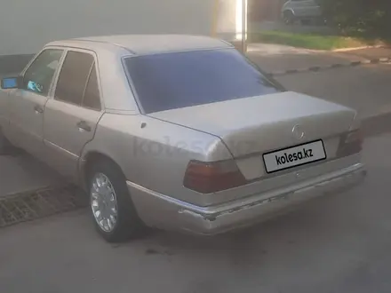 Mercedes-Benz E 230 1989 года за 1 500 000 тг. в Алматы – фото 4