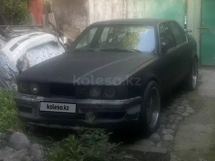 BMW 735 1992 года за 1 000 000 тг. в Алматы