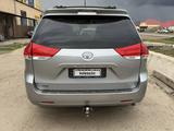 Toyota Sienna 2013 года за 8 200 000 тг. в Уральск – фото 2