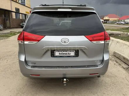Toyota Sienna 2013 года за 8 200 000 тг. в Уральск – фото 2