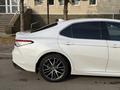 Toyota Camry 2021 года за 16 500 000 тг. в Алматы – фото 4