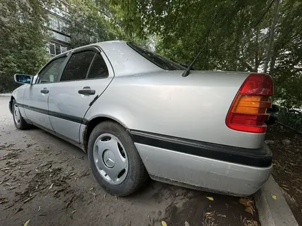 Mercedes-Benz C 180 1995 года за 1 500 000 тг. в Павлодар – фото 2